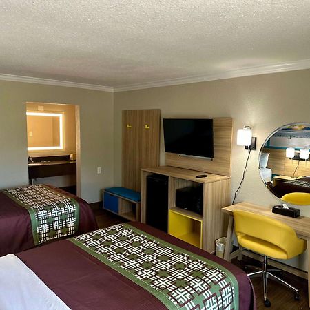 Days Inn By Wyndham Houston East Exteriér fotografie