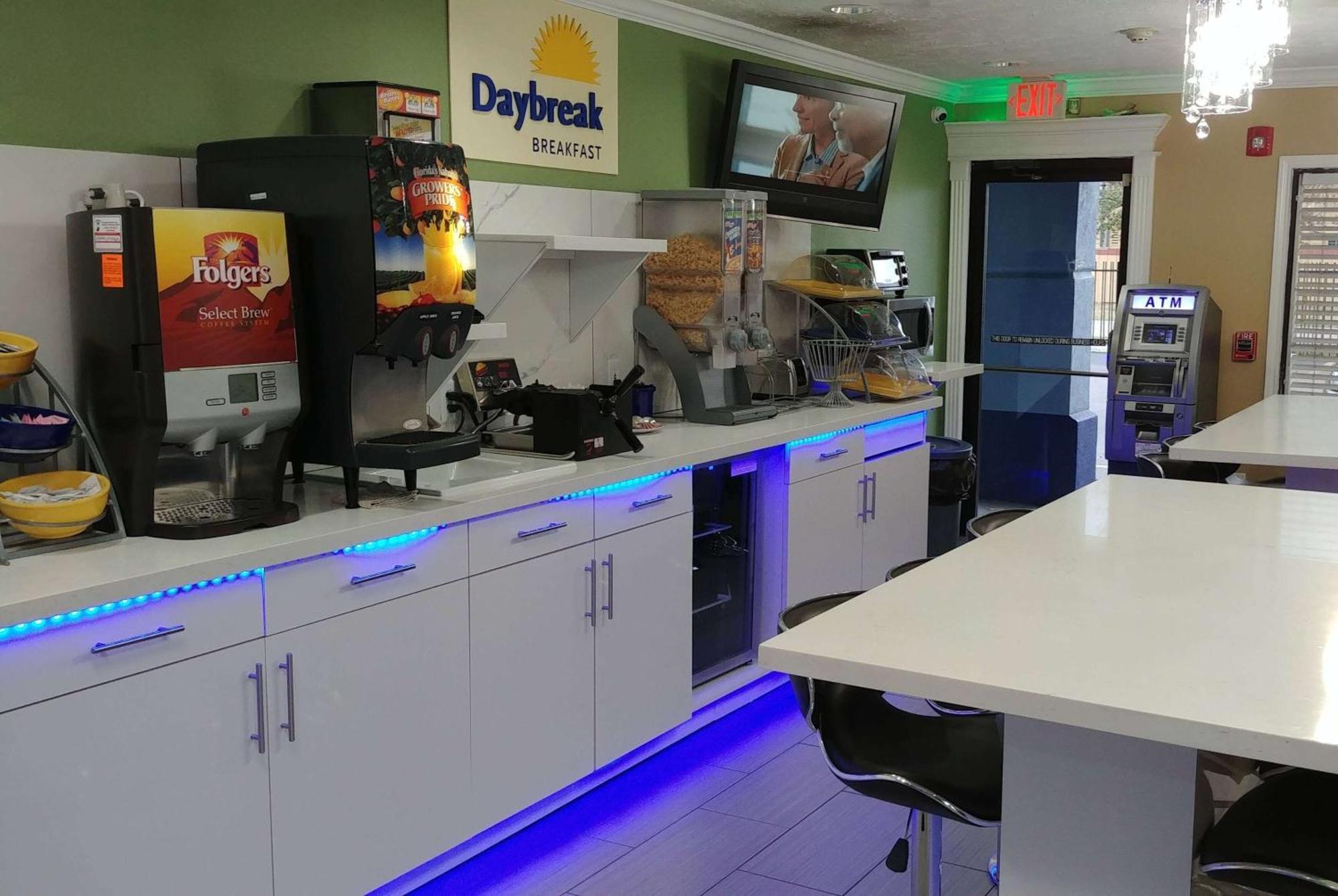 Days Inn By Wyndham Houston East Exteriér fotografie