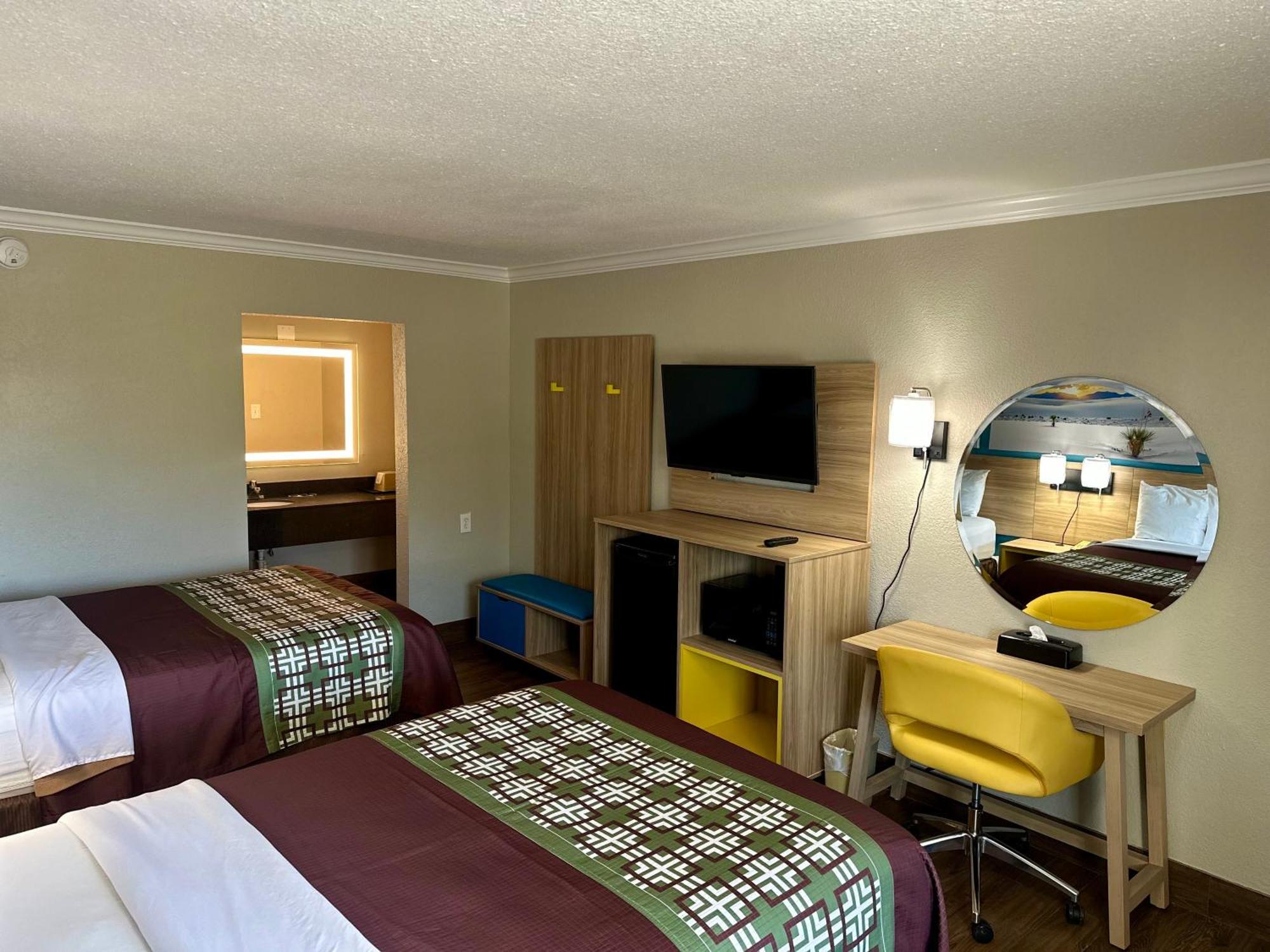 Days Inn By Wyndham Houston East Exteriér fotografie