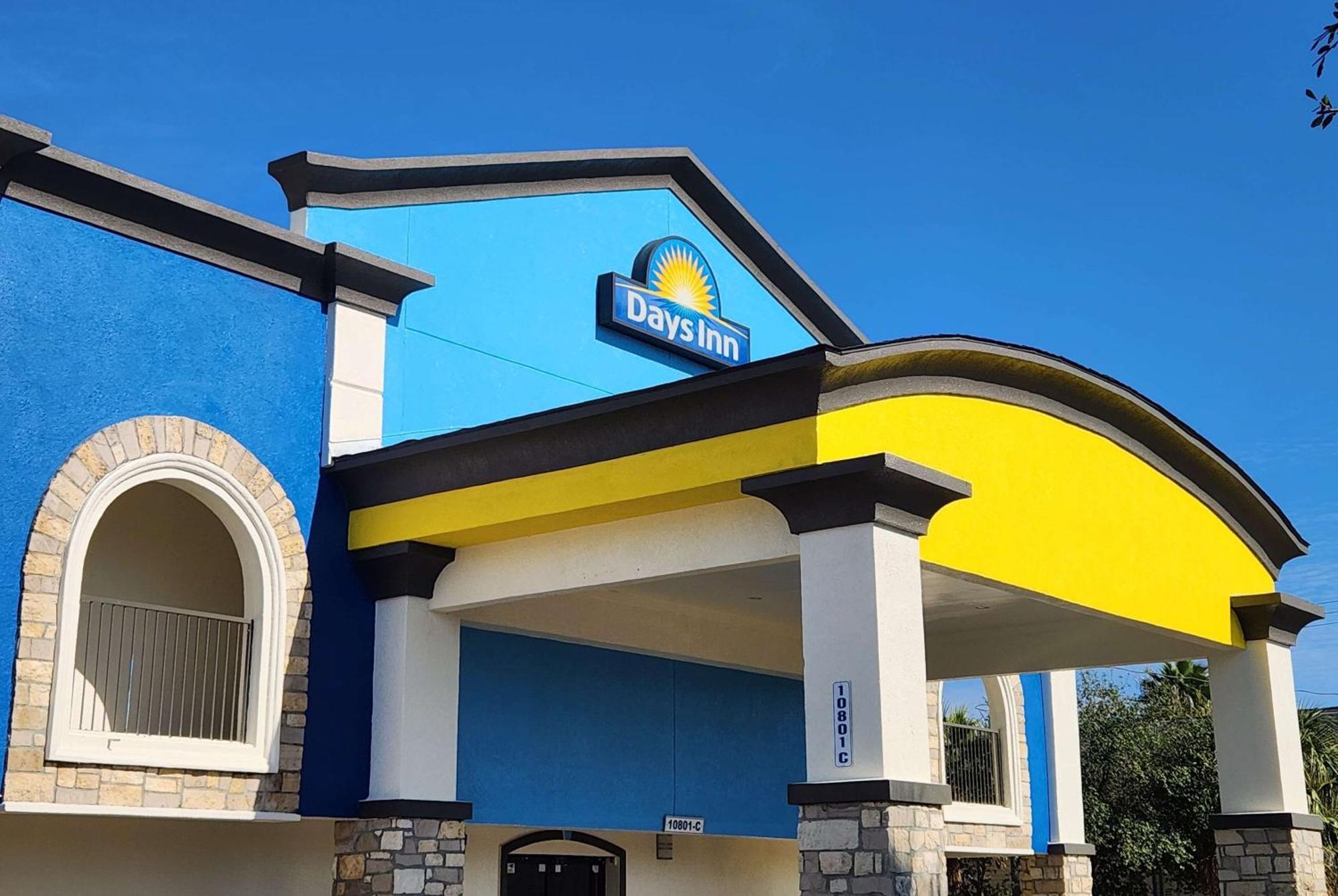 Days Inn By Wyndham Houston East Exteriér fotografie