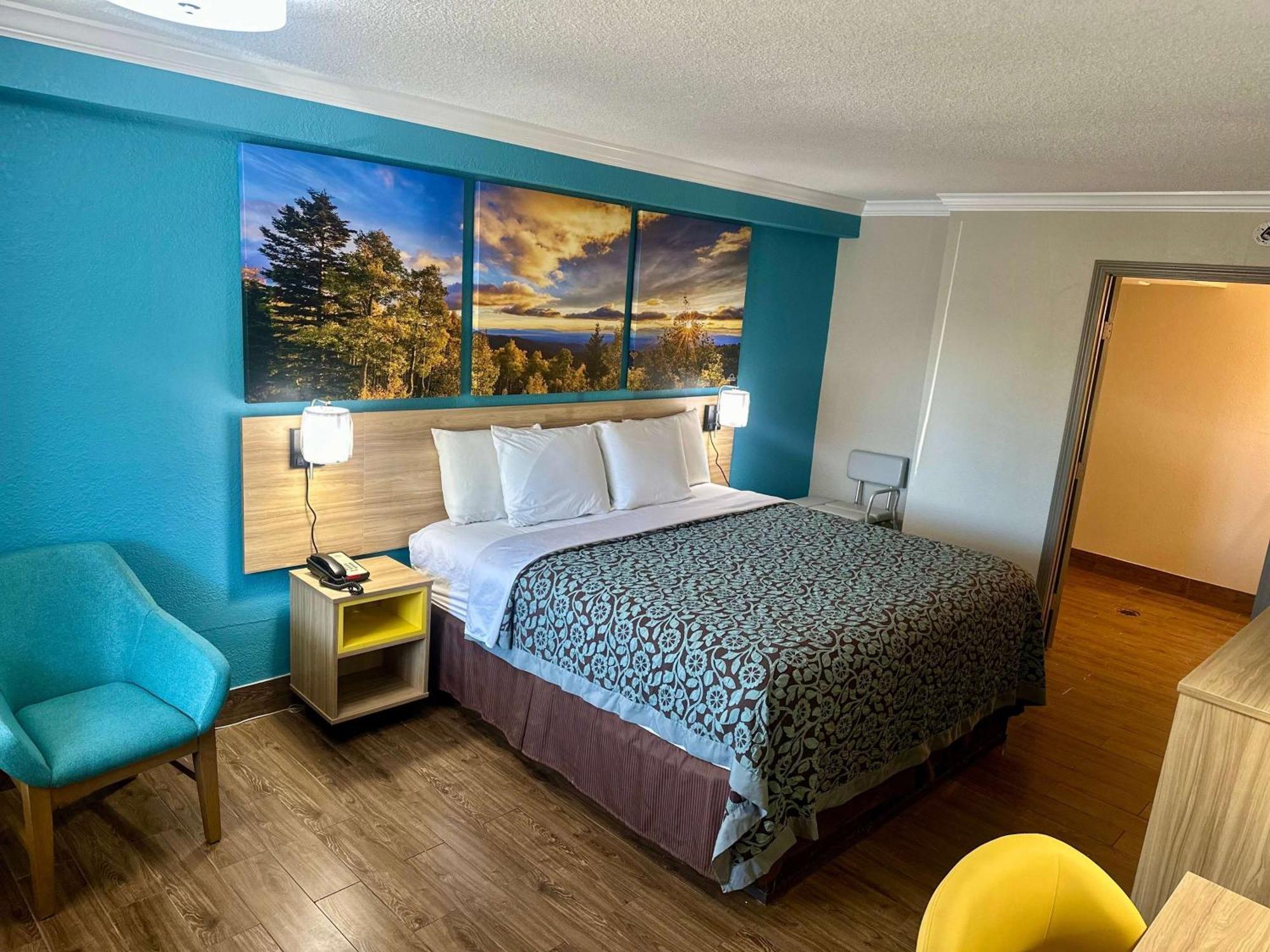 Days Inn By Wyndham Houston East Exteriér fotografie