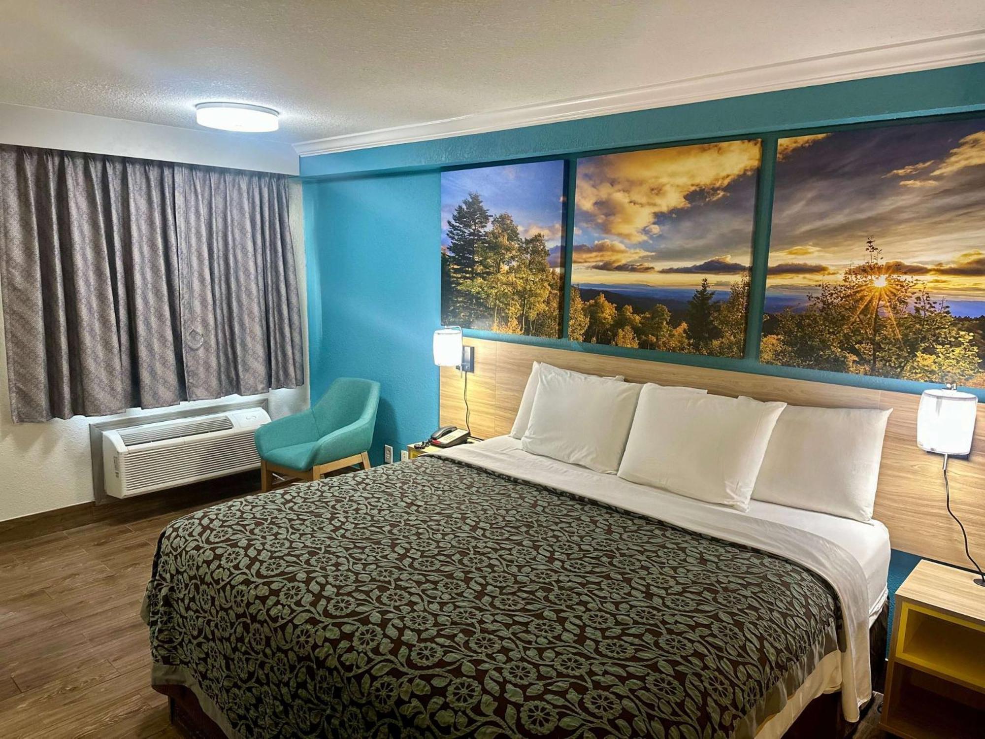 Days Inn By Wyndham Houston East Exteriér fotografie
